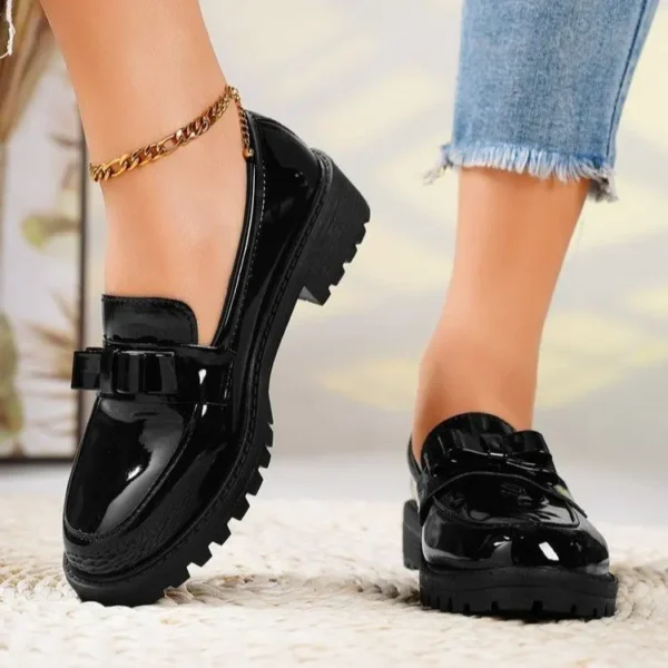 2025 new patent leather shiny surface tassel mid heel retro loafers European and American fashionable casual single shoes
