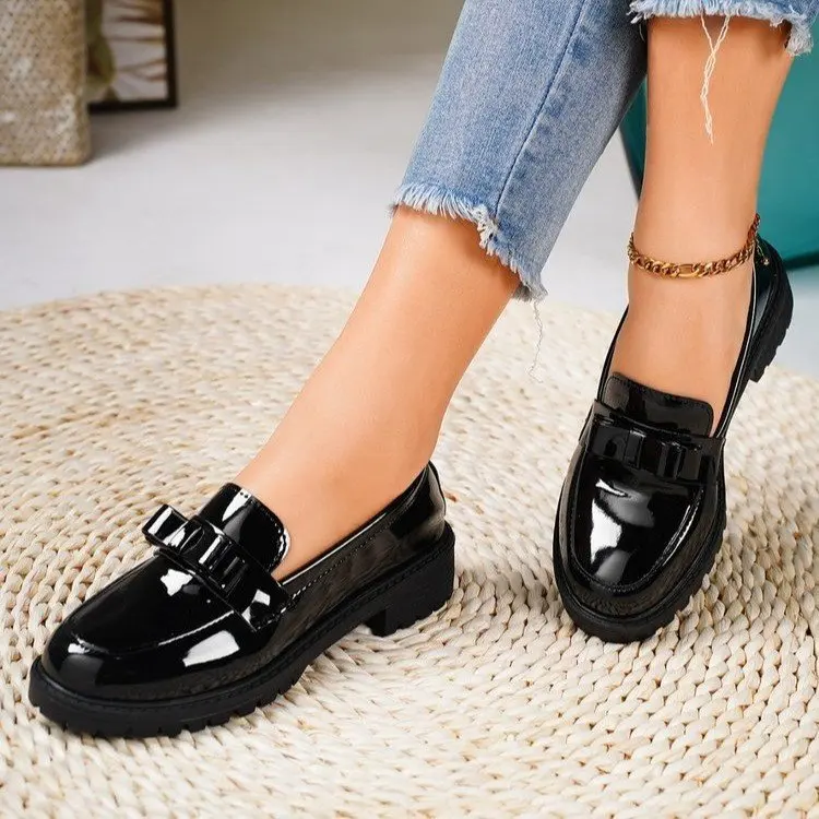 2025 new patent leather shiny surface tassel mid heel retro loafers European and American fashionable casual single shoes - الصورة 4